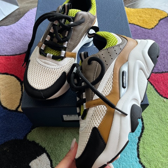 Men’s DIOR B22 Sneaker. Green & white technical mesh with ebony & smooth camel. - Picture 3 of 5